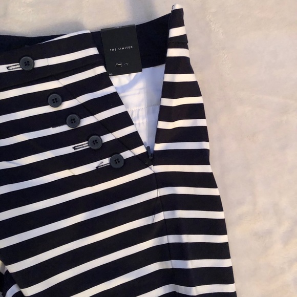 NWT - Blue & white striped shorts - size 8 - Picture 3 of 4